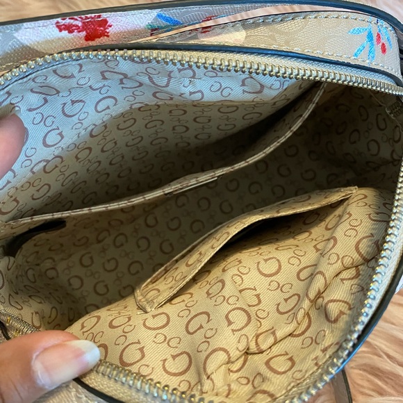 Guess Floral Crossbody Purse - Picture 8 of 12